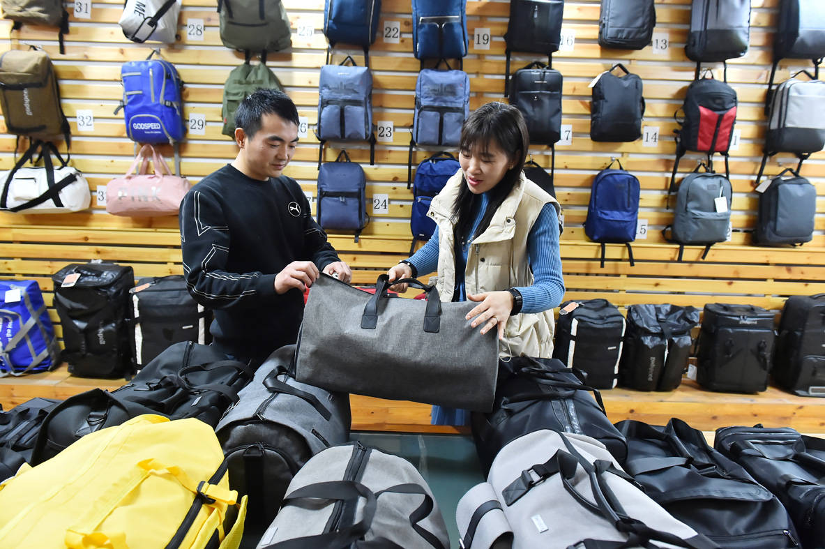保定白溝新城:線(xiàn)上營(yíng)銷(xiāo)成交額突破150億元 箱包銷(xiāo)售再創(chuàng)新高
